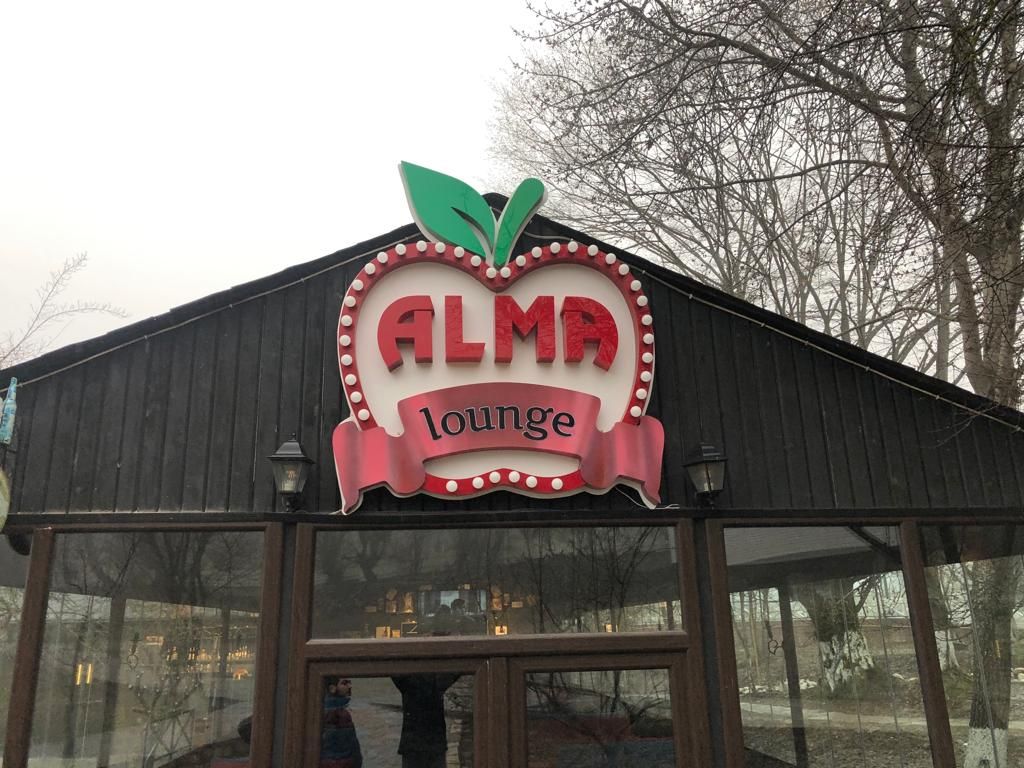 İşıqlı Fasad Reklamı - ALMA lounge